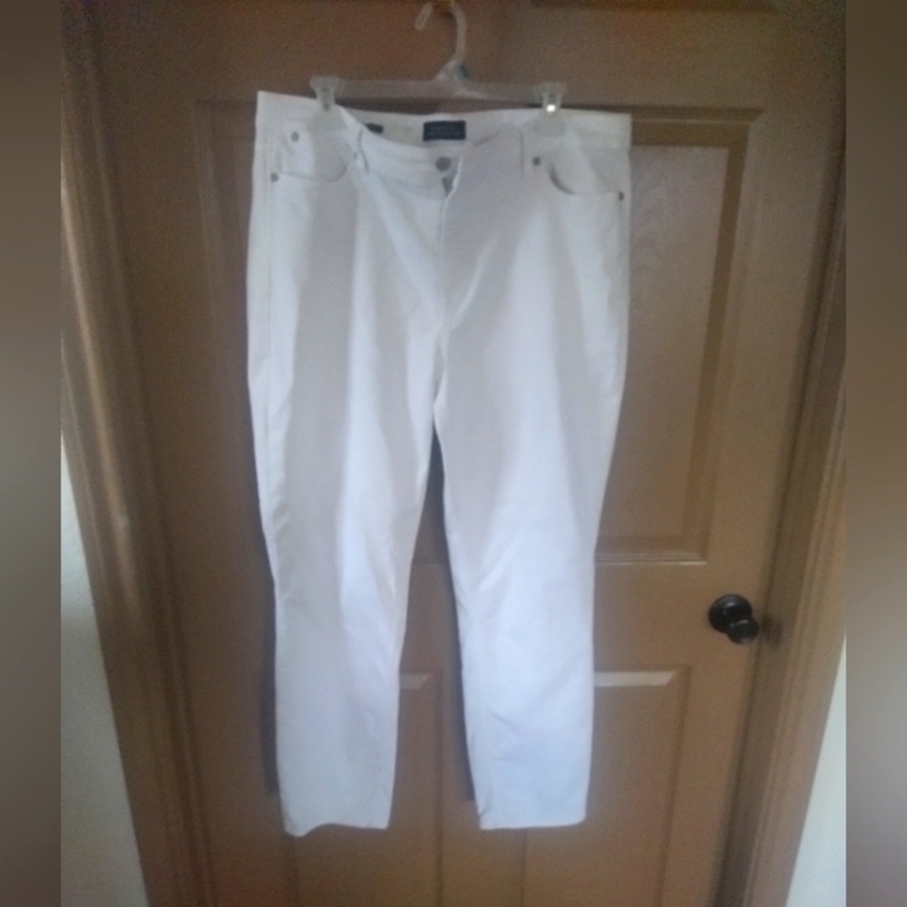 NWOT Plus Size Ladies White Jeans